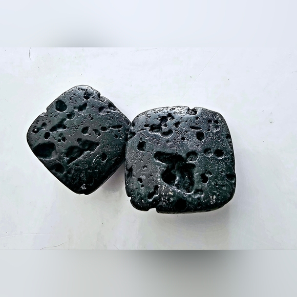Vintage Avant-garde Black lava rock square clip on earrings - Picture 3 of 4